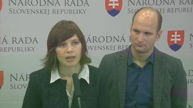 Štátne firmy rozdávajú peniaze bez toho, aby sme vedeli prečo a komu. Návrh na zmenu infozákona.