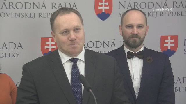 Držíme slovo - vzdávame sa poslaneckých mandátov