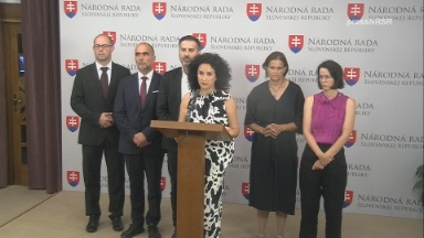 Odovzdávame podpisy na odvolanie ministerky Šimkovičovej a ministra Suska