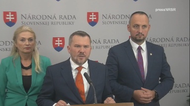 Vláda porušila zákon pri reorganizácii NAKA.