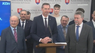 Pomoc mladým ľuďom a seniorom