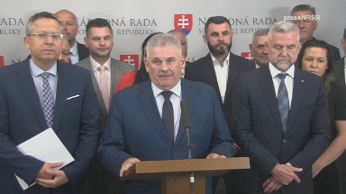 K mimoriadnej schôdzi NR SR