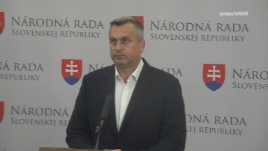 TB  predsedu SNS k protiruským sankciám a zmene Ústavy