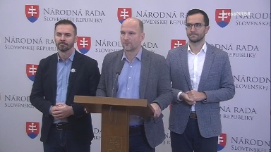 Rážovi nominanti v železniciach pár hodín pred vyhadzovom dohodli kšeft snov Ficovmu obľúbencovi